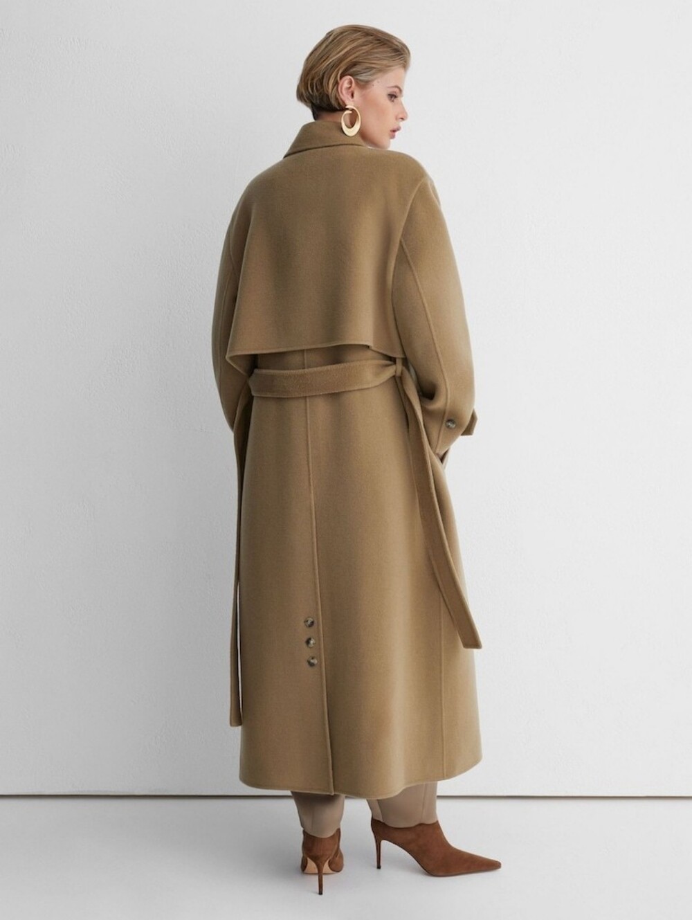 Reiss Arlo Atelier Wool Blindseam Double-Breasted Coat in Khaki - Picture 3 of 16